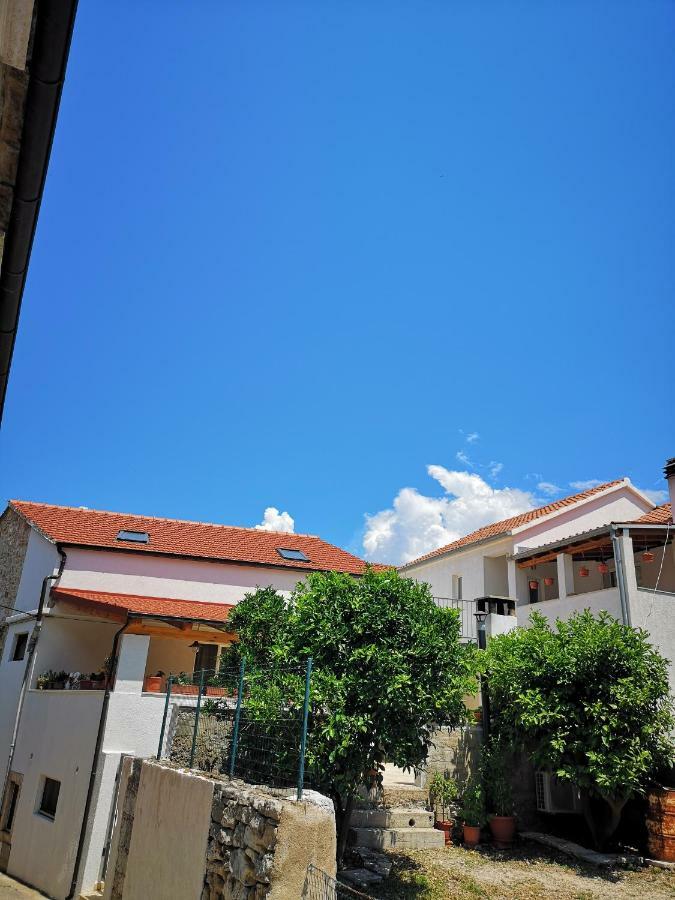 Apartments Milevcic Jelsa  Esterno foto